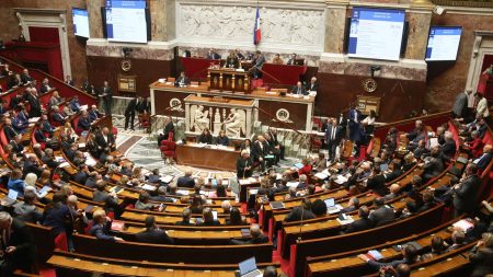 Budget 2025 : les députés retirent toute limite de temps à la surtaxe sur les hauts revenus, et réduisent la possibilité d'y échapper