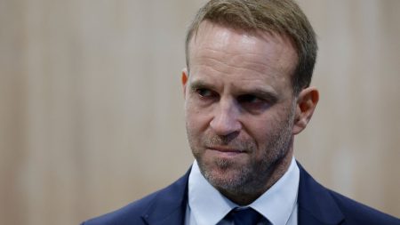 "On va s’attacher" à ce que le budget 2025 ne freine pas l’innovation des entreprises, assure le ministre de l’Industrie