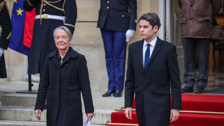 Congrès Renaissance : débuts de l’après-Macron, ressentiment envers le président :
Édito
:
Édito
Congrès du parti Renaissance : l'ère de l'après-Macron débute sur fond de ressentiment envers le président de la République