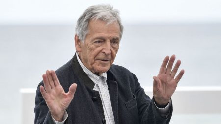 La mort, "il faut en parler et se préparer" : le réalisateur Costa-Gavras lui consacre un film politique