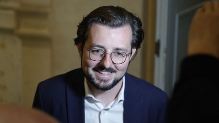 Retraites : Suspension de la réforme ou censure socialiste, avertit le député PS Philippe Brun Défiscalisation des pensions alimentaires : "Une très bonne nouvelle pour les familles monoparentales", réagit le député PS Philippe Brun
