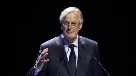 Discours de Politique Générale : Michel Barnier Doit-il Rester Vague pour Ne Pas Mécontenter ? Discours de politique général de Michel Barnier : pour ne mécontenter personne, le Premier ministre est-il condamné à rester vague dans son propos ?
Près d'un mois après sa nomination, enfin doté d'un gouvernement, Michel Barnier prononcera sa déclaration de politique générale pour présenter sa feuille de route. Sans majorité, le point d'équilibre semble difficile à trouver pour lui.