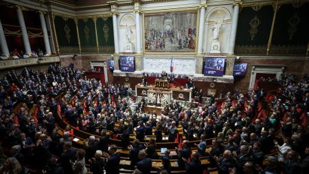 :
    Édito



  

    
      
    
      

  

  
    Commission d’enquête parlementaire sur le dérapage budgétaire : tout le monde veut aujourd'hui faire preuve d’exemplarité

          L'Assemblée nationale a ouvert la voie mardi à la création d'une commission d'enquête sur le dérapage des finances publiques, réclamée par les oppositions de droite comme de gauche, et dont le Premier ministre Michel Barnier a souhaité qu'il en sorte "la vérité".