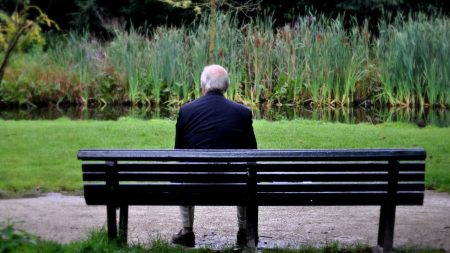 Étude ministère Santé : âge de départ, niveau de vie des retraités, état des lieux des inégalités Âge de départ, niveau de vie des retraités... une étude du ministère de la Santé dresse un état des lieux
On parle beaucoup des retraités en ce moment, de leur niveau de vie souvent comparé à celui des actifs, et des différences entre les hommes et les femmes. Une étude du ministère de la Santé fait le point.