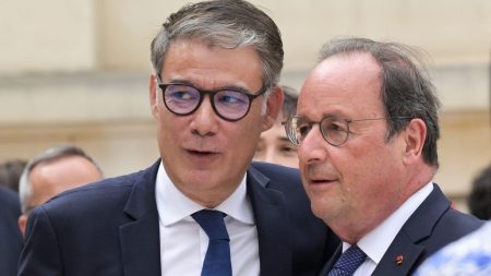 François Hollande veut changer le premier secrétaire du Parti socialiste François Hollande souhaite un changement de premier secrétaire au Parti socialiste