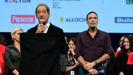 "Personne ne t'a oublié" : un vibrant hommage à Alain Delon en clôture du festival Lumière, à Lyon