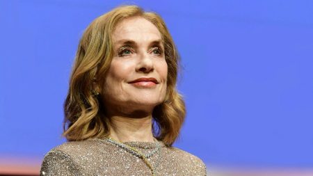 "Je n'avais aucune culture du cinéma" avant d'être actrice : Isabelle Huppert, récompensée du prix Lumière 2024