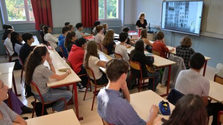 La France peine à décider quelle place devraient avoir les écrans dans les écoles