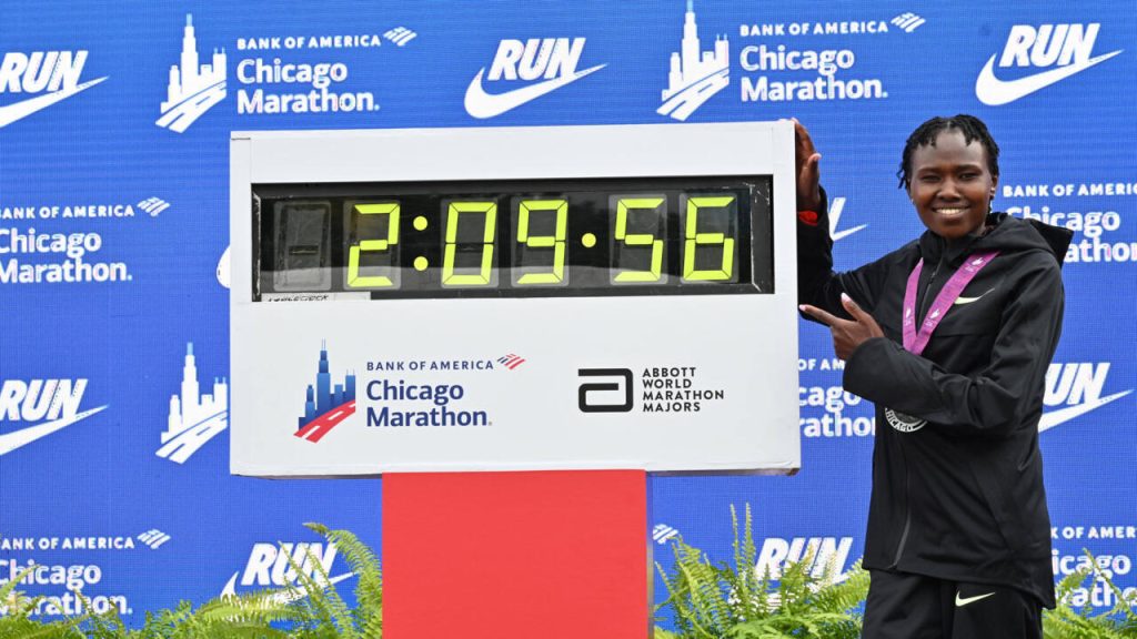 La Kenyane Ruth Chepngetich établit le record du monde féminin au marathon de Chicago