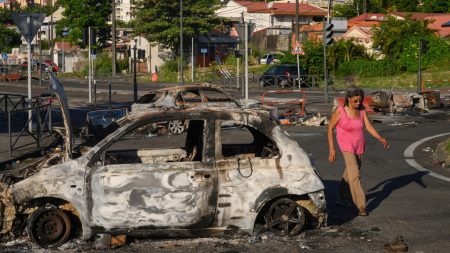 La Martinique prolonge le couvre-feu alors que les négociations sur la hausse du coût de la vie sont au point mort