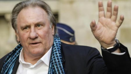 La star de cinéma Depardieu demande le report de son procès pour agression sexuelle en raison de problèmes de santé
