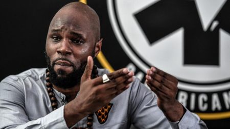 Le militant panafricain controversé Kemi Seba arrêté à Paris