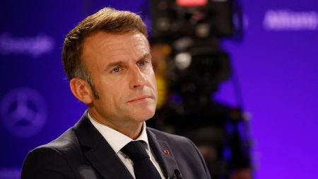 Budget : Emmanuel Macron approuve une taxation "exceptionnelle" et "limitée" pour les grandes entreprises en France
