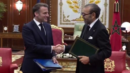 Macron au Maroc : accords stratégiques majeurs signés entre les deux pays Visite d'Emmanuel Macron au Maroc : de nombreux accords stratégiques signés entre les deux pays
