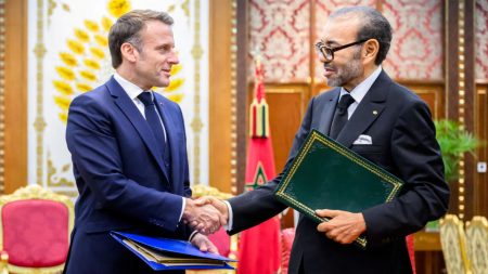 Macron renouvelle le soutien français à la domination marocaine au Sahara Occidental contesté