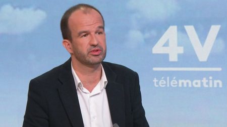 Manuel Bompard dénonce une mesure « scandaleuse, absurde, dangereuse » sur les arrêts-maladies Arrêts-maladies des fonctionnaires : Manuel Bompard dénonce "une mesure scandaleuse, absurde et dangereuse"