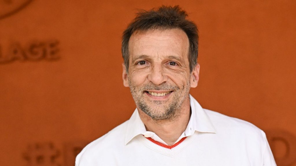 le dernier publié



  

    
      
    
    
    Mathieu Kassovitz revisite "La Haine" en comédie musicale : "Depuis 30 ans le film revient dans l'actualité tous les ans"

          Tous les jours, une personnalité s'invite dans le monde d'Élodie Suigo. Jeudi 10 octobre 2024 : le comédien et réalisateur Mathieu Kassovitz. À partir du jeudi 10 octobre, à la Seine Musicale, il adapte en comédie musicale, 30 ans après sa sortie, son film "La Haine".
    
    
          Diffusé le 10/10