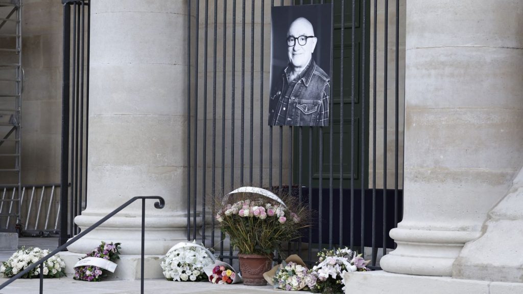 Personnalités et anonymes en nombre pour un adieu "Splendid" à Michel Blanc