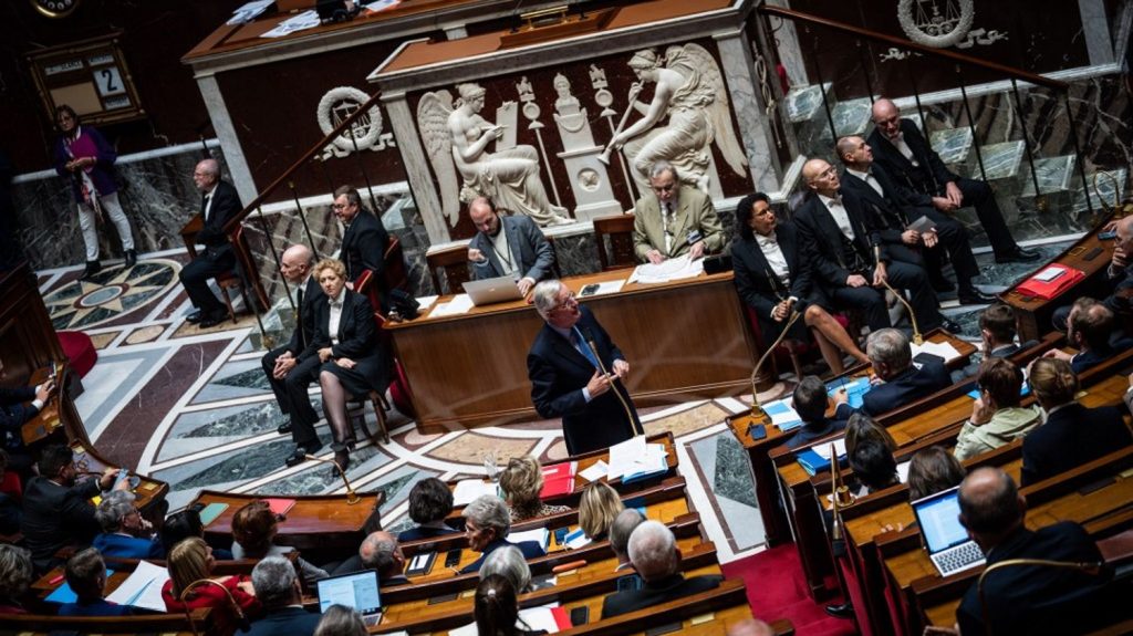 Édito



  

    
      
    
      

  

  
    Gouvernement de Michel Barnier : quel est l'intérêt pour la gauche de déposer une motion de censure vouée à l'échec ?

          Si le texte est cosigné par la quasi-intégralité de l'alliance de gauche du Nouveau Front populaire, le gouvernement ne semble pas menacé. Le Rassemblement national n'a pas prévu de soutenir cette motion de censure.
