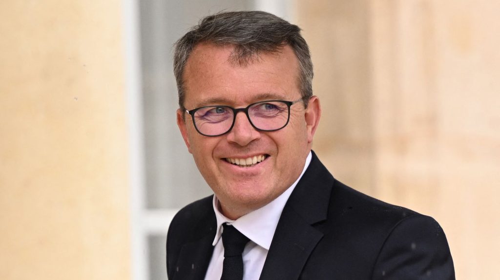 Le nouveau ministre des Transports plaide pour une alternative au train, un "nouveau modèle" avec le car