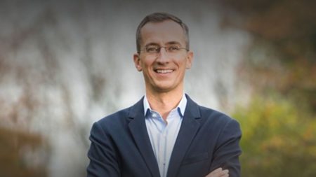 Pierre-Édouard Stérin envisage de reprendre l’équipementier automobile GMD en difficulté. Le milliardaire Pierre-Édouard Stérin va-t-il reprendre l’équipementier automobile GMD ?
À la tête d’une société baptisée Otium Capital, le milliardaire Pierre-Édouard Stérin veut remettre l’entreprise GMD, plombée par plusieurs centaines de millions d'euros de dette, sur pieds.