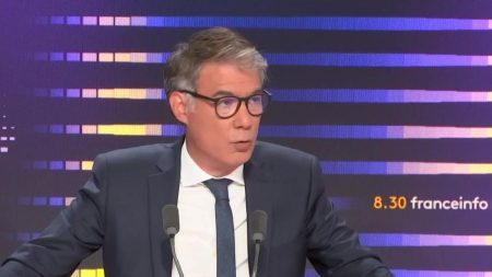 RN soutient le macronisme, affirme Olivier Faure du gouvernement Barnier Gouvernement Barnier : "Le RN est devenu la béquille du macronisme", selon le socialiste Olivier Faure
