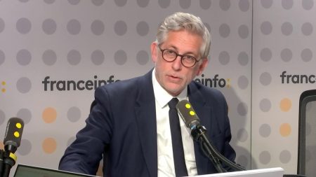 Échec collectif : Frédéric Valletoux critique la censure du gouvernement Barnier Budget de la Sécurité sociale : la hausse du ticket modérateur "est un mauvais signal", selon l'ancien ministre de la Santé Frédéric Valletoux
L'ancien ministre de la Santé Frédéric Valletoux estime que "c'est sur l'efficience du système qu'il faut faire des économies, pas sur le dos des patients."