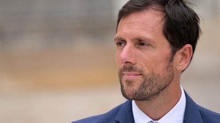 Surtaxe sur les hauts revenus : le député EPR Mathieu Lefèvre dénonce "une revanche fiscale contre les gens qui réussissent dans notre pays"