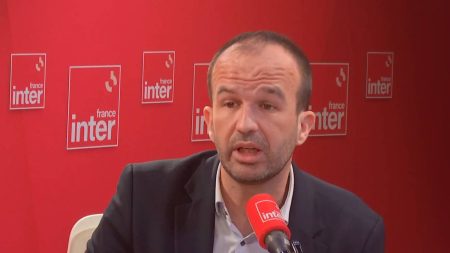 Abrogation réforme retraites : Bompard dénonce obstruction des députés macronistes Abrogation de la réforme des retraites : "Nous ferons un travail d'affichage contre les députés macronistes" accusés d'obstruction parlementaire, prévient Manuel Bompard