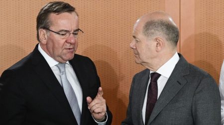 Allemagne : de futures coalitions difficiles à trouver  ?

          Le chancelier Olaf Scholz s'est débarrassé de son ministre des Finances, la coalition a de plus en plus de plomb dans l’aile. Focus sur l'actualité allemande avec Kai Littmann, le directeur d’eurojournalist.eu.