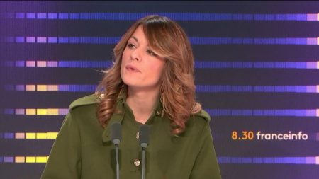 Anciens Premiers ministres doivent montrer l’exemple, affirme la porte-parole du gouvernement Effort demandé aux anciens Premiers ministres : "Il est normal que chacun montre l'exemple", abonde la porte-parole du gouvernement