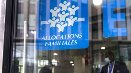 Budget 2025 : ce ne sont pas "les plus fragiles que nous devons menacer, mais plutôt le gouvernement", répond Stéphane Troussel aux départements qui veulent suspendre le RSA