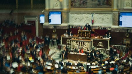 Budget Sécu 2025 : accord sénateurs-députés sur un texte, examen par les chambres à venir Budget de la Sécu 2025 : sénateurs et députés s'entendent sur un texte de compromis qui doit encore être examiné par les deux chambres
