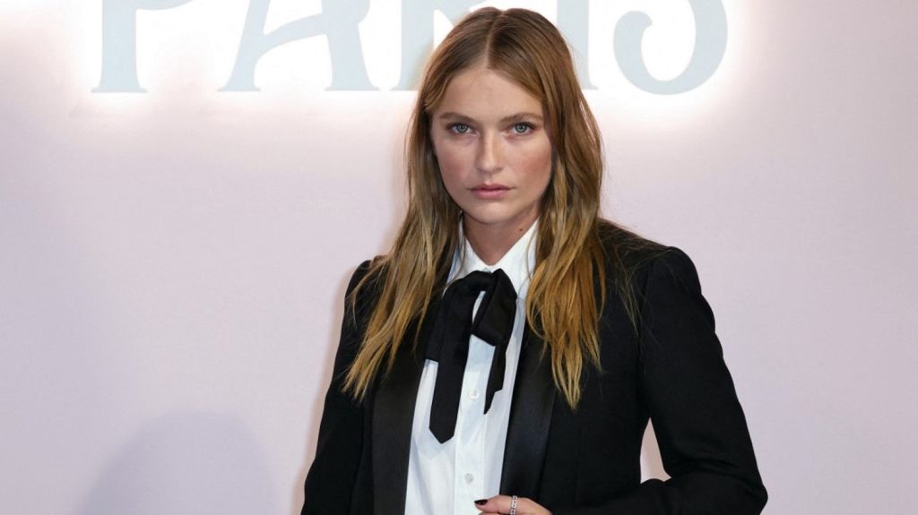 :
    le dernier publié



  

    
      
    
    
    "Ça fait du bien de faire les choses seulement par passion", estime Camille Razat, l'actrice révélée par la série Emily in Paris

          Tous les jours, une personnalité s'invite dans le monde d'Élodie Suigo. Mercredi 20 novembre 2024 : la comédienne et productrice Camille Razat. Elle est à l'affiche du film "Prodigieuses" de Frédéric et Valentin Potier qui sort mercredi 20 novembre.
    
    
          Diffusé le 20/11