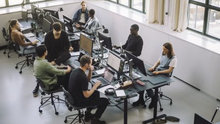 L’entreprise doit-elle être plus démocratique (et si oui, comment) ?

          Défiance vis-à-vis des institutions, hausse de l’abstention aux élections, radicalisation du débat public, alors que la démocratie politique est fragilisée, les salariés attendent-ils plus de démocratie dans l’entreprise ?