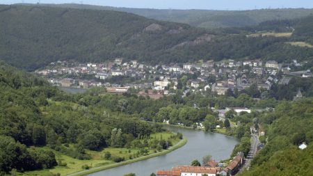 :
    Reportage



  

    
      
    
      

  

  
                    



  


      :
    Reportage



  

    
      
    
    
    "On transmet une désillusion aux personnes" : très sollicités mais impuissants, ces élus locaux confrontés à la multiplication des plans sociaux sur leurs territoires