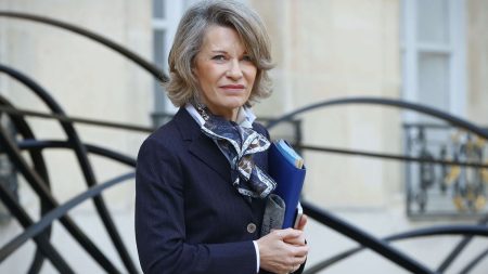 Les enseignants "travaillent beaucoup", défend la ministre de l'Education nationale après les propos polémiques de Nicolas Sarkozy