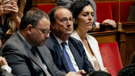 François Hollande cherche sa place politique depuis son retour à l’Assemblée nationale. Depuis son retour à l'Assemblée nationale, François Hollande cherche sa place dans l'arène politique
L'ancien président de la République doit conjuguer ses ambitions pour la suite avec son mandat de député. Un jeu d'équilibriste, pour se montrer actif à l'Assemblée nationale sans prendre de risque.