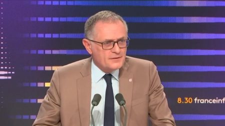 Hôpitaux : « Assez de moyens, mais l’argent n’atteint pas les soins », selon Philippe Juvin Grève dans les hôpitaux : "Il y a suffisamment de moyens pour la santé, mais l'argent ne va pas suffisamment aux soins", selon Philippe Juvin