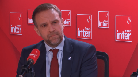 Des "milliers d'emplois" probablement détruits "dans des filières qui sont dans des situations préoccupantes", affirme le ministre de l'Industrie