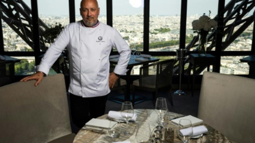 Le chef de la Tour Eiffel Frédéric Anton élu meilleur de France 2025