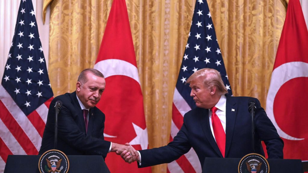 Le président turc Erdogan prêt à raviver son amitié avec Trump