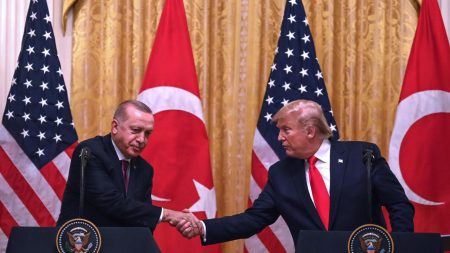 Le président turc Erdogan prêt à raviver son amitié avec Trump