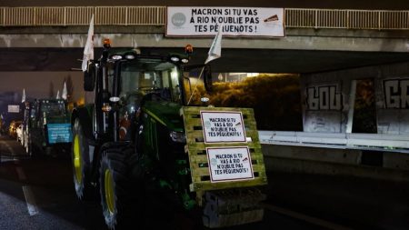Les agriculteurs français lèvent le blocus des frontières après des entretiens avec le Premier ministre Barnier