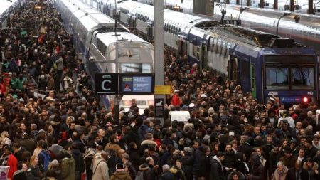 Les syndicats ferroviaires français appellent à la grève à l'approche des vacances de Noël