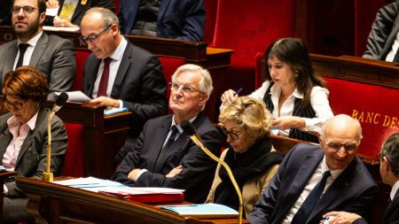Macron : Stratégies en cas de censure du gouvernement Barnier à l’Assemblée nationale Quelles cartes pourrait jouer Emmanuel Macron en cas de censure du gouvernement Barnier à l'Assemblée nationale ?