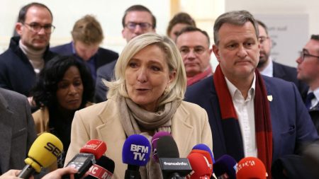 Marine Le Pen met la pression sur le gouvernement et Michel Barnier avec une censure potentielle "Tout dépend de Michel Barnier" : comment Marine Le Pen maintient la pression sur le Premier ministre avec une éventuelle censure du gouvernement
