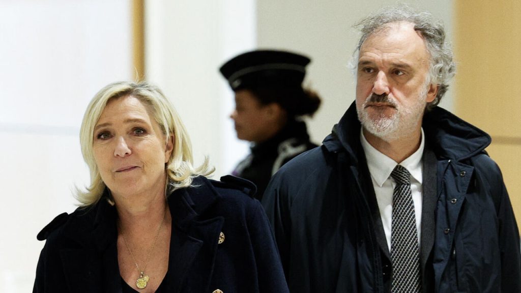 Marine Le Pen risque une peine de prison et une interdiction d'exercer ses fonctions dans le cadre d'un procès pour faux emplois
