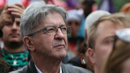 Mélenchon propose une « candidature commune » de la gauche avec LFI pour présidentielle anticipée Jean-Luc Mélenchon propose "une candidature commune" à la gauche autour de LFI en cas de présidentielle anticipée