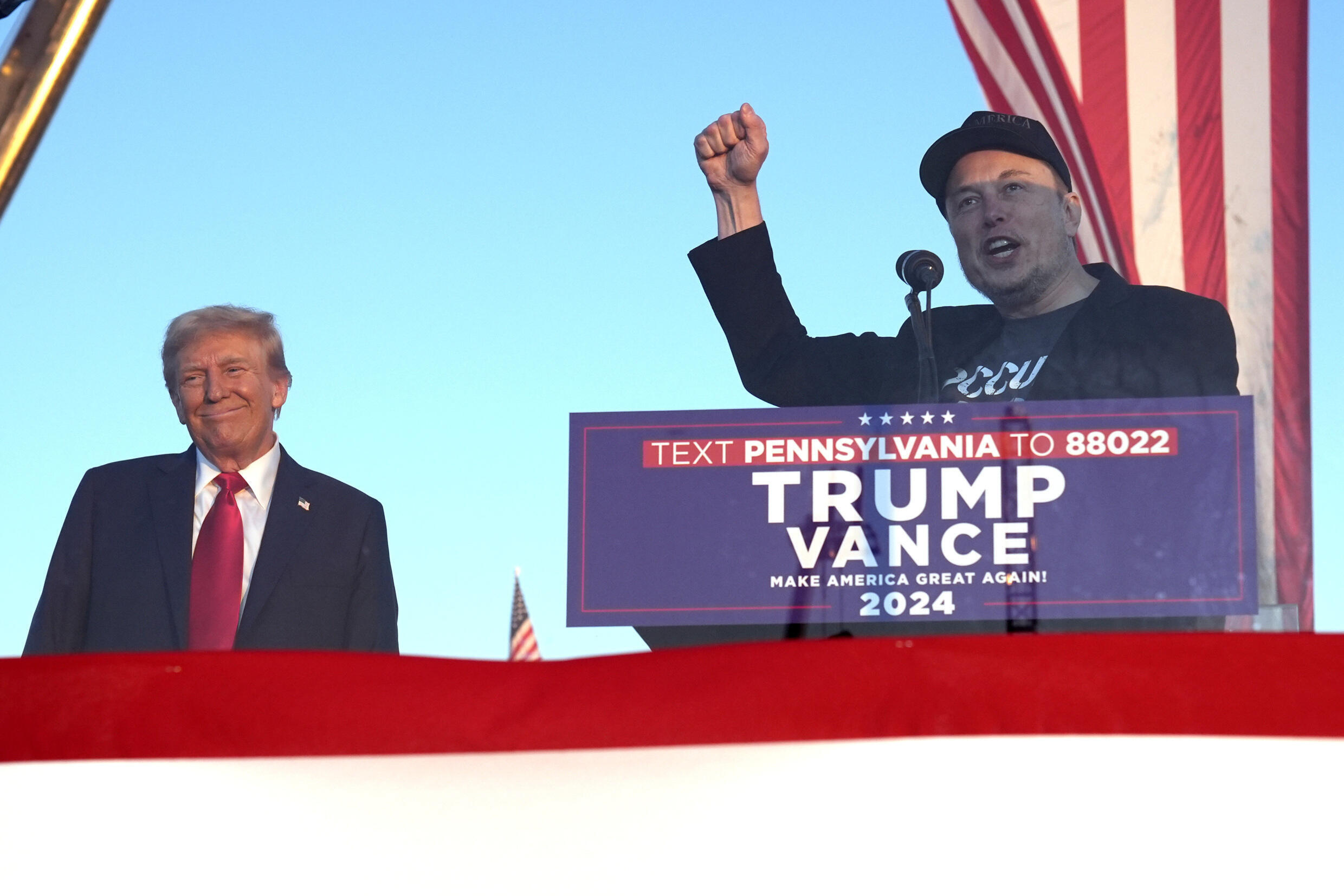 Elon Musk, PDG de Tesla et SpaceX, s'exprime alors que l'ancien président républicain Donald Trump écoute un événement de campagne au Butler Farm Show, le samedi 5 octobre 2024, à Butler, en Pennsylvanie.